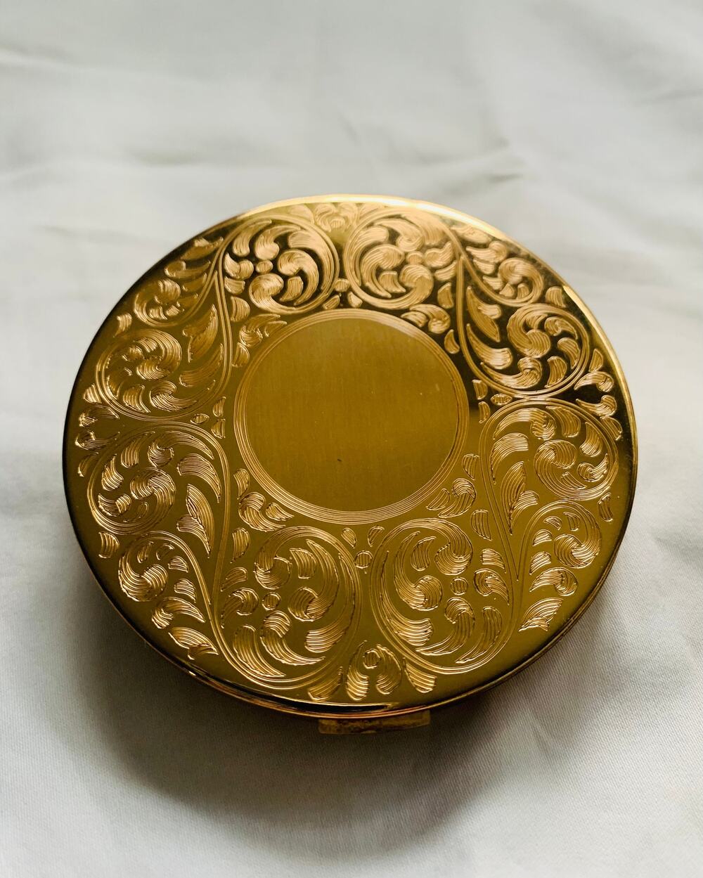 Elgin American Gold Tone Etched with mesh bottom